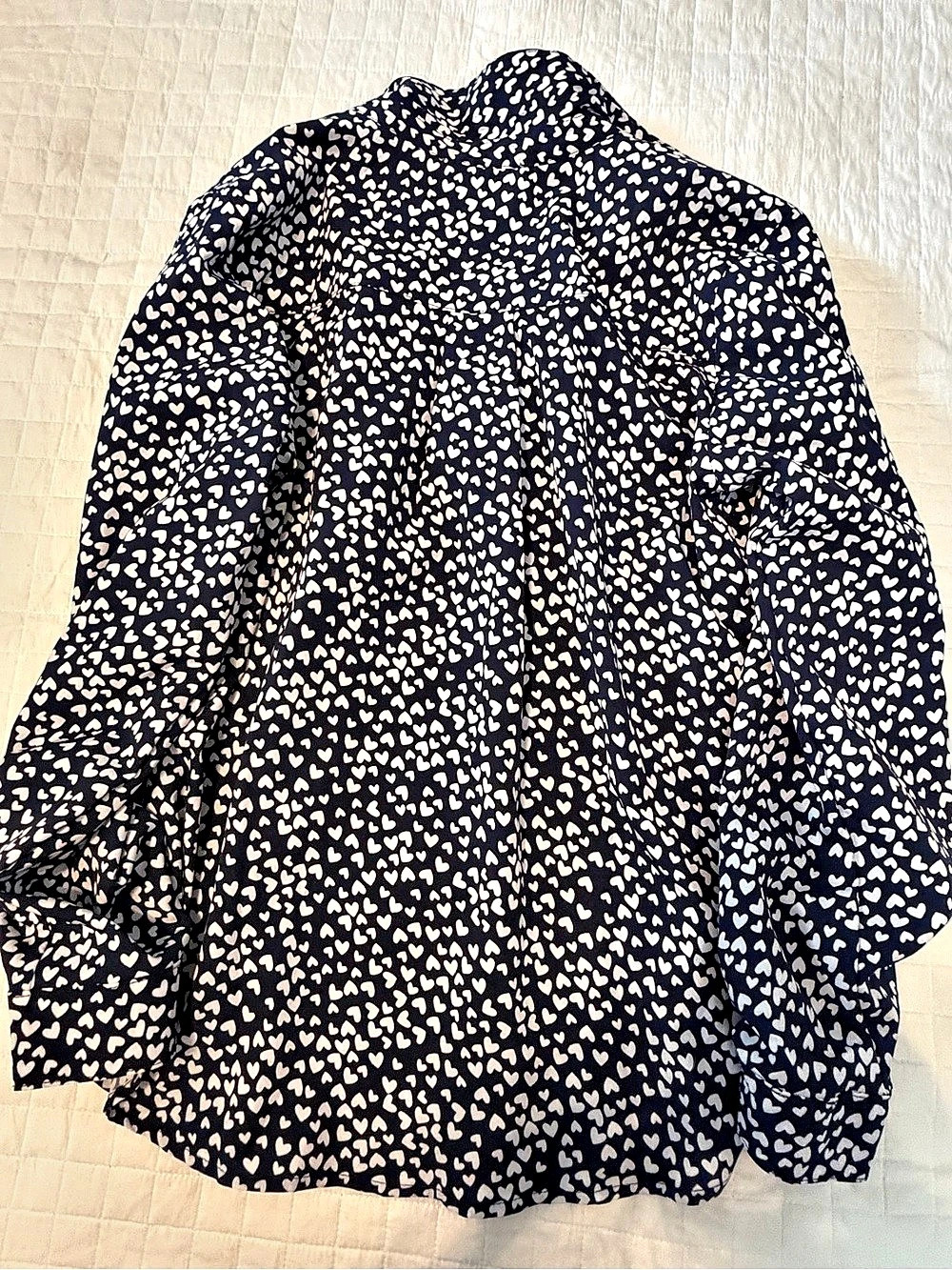 Adrienne Vittadini Heart Print Button Down Shirt in Blue & white Like New - Picture 2 of 11